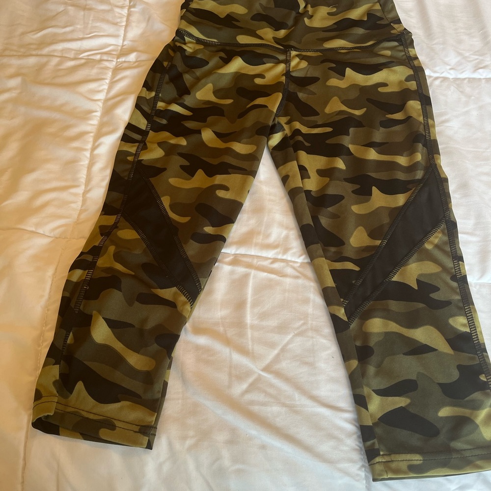 Ladies exercise pants. Camouflage print. Comfortable and stretchy.